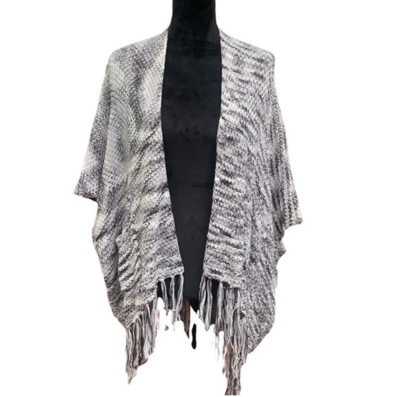 Lauren Michelle Soft Gray Sweater Wrap Poncho Shrug size Large - Picture 1 of 9